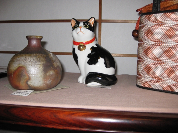 【小壷と猫】の画像