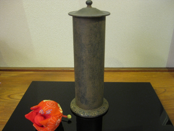 【銅製の経筒花入れ】の画像