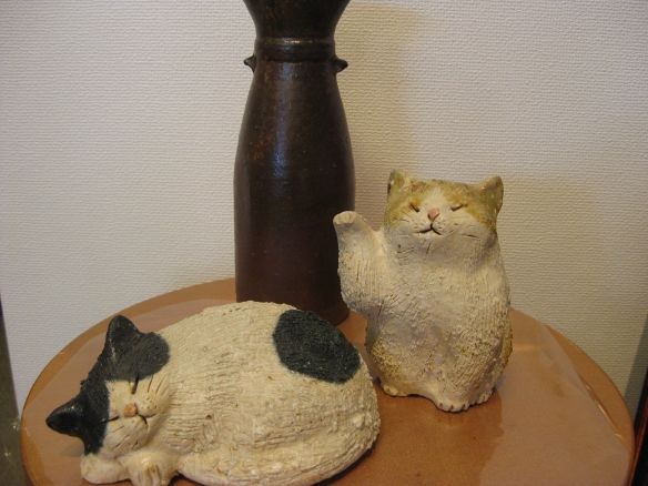 【信楽焼の手造り猫】の画像