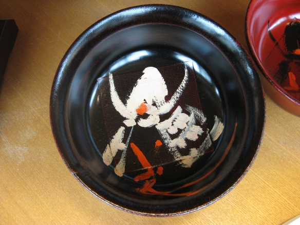 【兜絵　羽そり鉢（山中塗）】の画像